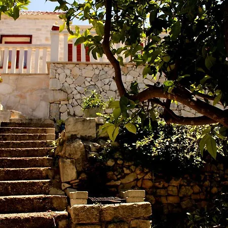 House Zrno Peaceful Stone House In Racisce, Korcula Дом отдыха Рачишче