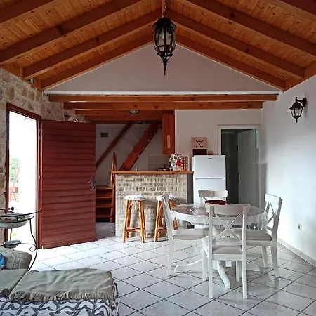 Дом отдыха House Zrno Peaceful Stone House In Racisce, Korcula
