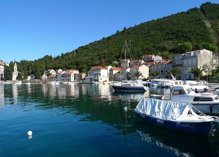 بيت للعطل House Zrno Račišće